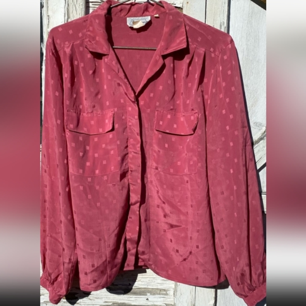 Vintage Silky soft blouse. Top long sleeve Pink rose color real pretty.